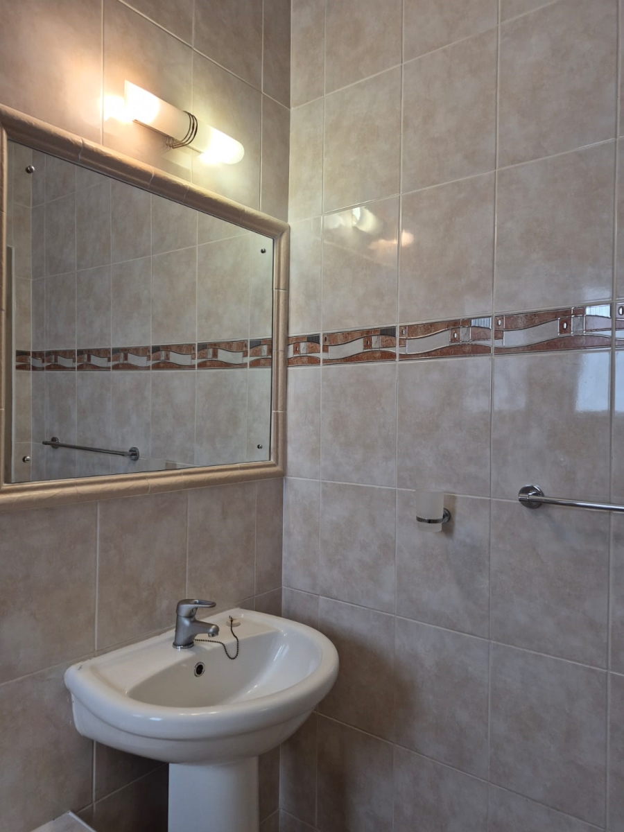 To Let 2 Bedroom Property for Rent in Summerstrand Eastern Cape